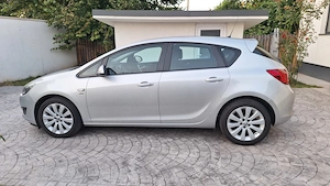 Opel Astra J 1.4 benzina clasic 2014 - imagine 7
