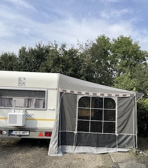 Rulotă Knaus, două locuri de dormit separate, panou 450 W, baterii LiFePEO4 200 AH, aer condiționat - imagine 8