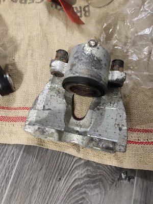 Etrier frana fata Opel Astra G,H Corsa C,D,E Zafira A,B Meriva A,B original GM 93190648  - imagine 2