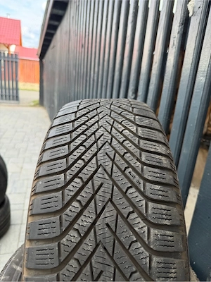 215 55 17 Pirelli Cinturato Winter 2