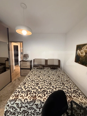 Apartament spațios cu 2 dormitoare, decomandat, zona UMF - imagine 2