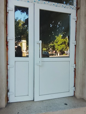 Apartament cu 3 camere de vânzare   etaj 2, zonă ultracentrală, vedere deosebită