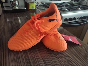 Ghete de fotbal Puma Future marimea 39 pentru teren sintetic 