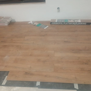 Execut lucrări de montaj parchet