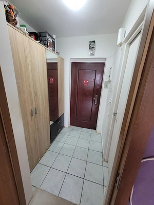 Garsoniera semidecomandata, etaj intermediar, zona Astra - imagine 2