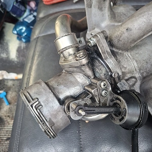 Vand galerie admisie cu EGR ,Conduta EGR si racitor EGR -ORIGINALE,VW TOUAREG 2005 - imagine 6