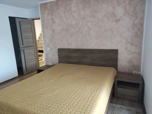 Închiriez apartament central cu 2 camere, complet mobilat, Huși