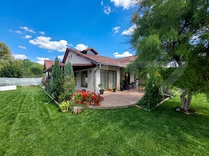 Casa la cheie Sacalaia, 1300 mp teren, proprietate deosebita - imagine 2