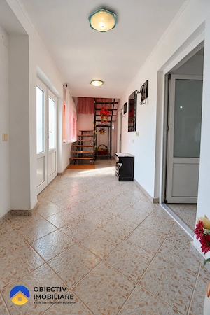 Casa P+E 257 mp, teren 538 mp, Roznov - imagine 15