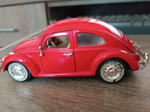 masinuta macheta 1:24   Wolfwagen  Bettle rosu