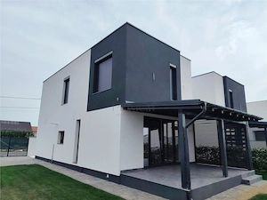 DUPLEX MODERN - ZONA CENTRALA - SEPARAT PRIN BAIE - GAZON SI SISTEM DE IRIGARE