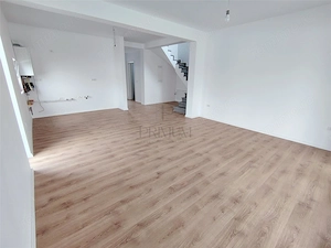 DUPLEX MODERN - ZONA CENTRALA - SEPARAT PRIN BAIE - GAZON SI SISTEM DE IRIGARE - imagine 5