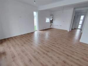DUPLEX MODERN - ZONA CENTRALA - SEPARAT PRIN BAIE - GAZON SI SISTEM DE IRIGARE - imagine 4
