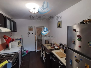 Apartament P+1, 4 camere, 2 bai, 3 balcoane, Zona Centrala Piatra Neamt - imagine 3