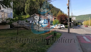 Apartament P+1, 4 camere, 2 bai, 3 balcoane, Zona Centrala Piatra Neamt - imagine 4