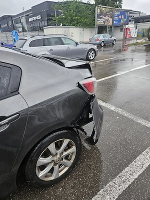 Mazda 3,  an 2011, avariat - imagine 7