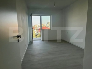 Apartament 3 camere, 78.7 mp, parcare + boxa, zona Tractoru - imagine 3