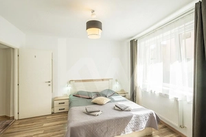 Investiție în Centrul Istoric al Sibiului – 2 apartamente, business funcțional - imagine 5