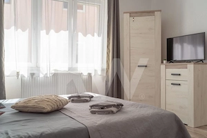 Investiție în Centrul Istoric al Sibiului – 2 apartamente, business funcțional - imagine 2