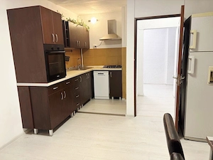 Se oferă spre închiriere un apartament spațios, luminos și complet mobilat și utilat, situat într-o  - imagine 9
