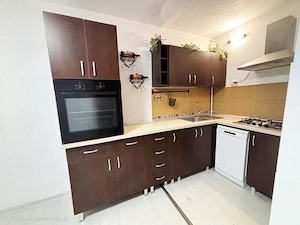 Se oferă spre închiriere un apartament spațios, luminos și complet mobilat și utilat, situat într-o  - imagine 10