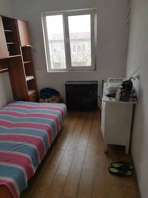 Vand garsoniera in Lugoj zona centrala et, 4, geam termopan, incalzire pe gaz, renovata pret 15000 e - imagine 2