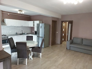 PROPRIETAR , Inchiriez apartament modern 3 camere , zona Turnisor , parcare in curtea privata - imagine 4
