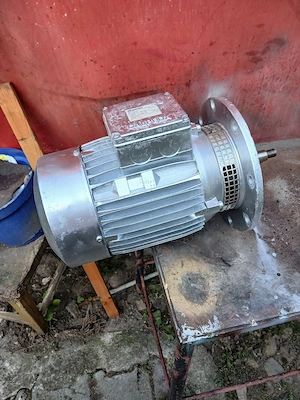 vând motor electric 