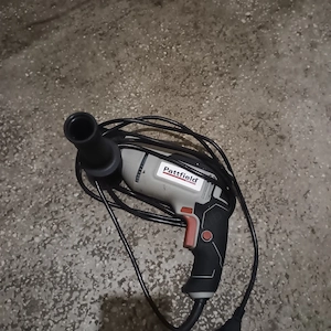 Bormașină cu percuție și autofiletantâ 