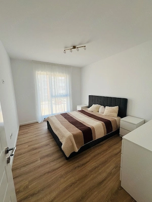 Închiriez apartament cu 2 camere, decomandat în Cristian  - imagine 5