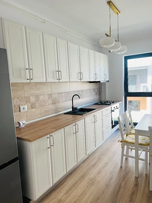 Închiriez apartament cu 2 camere, decomandat în Cristian  - imagine 3