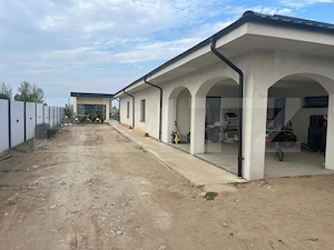 Casă premium în Coșoveni | 330 mp, teren 3.080 mp - imagine 2