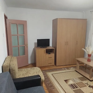 Apartament 1 camera decomandat etaj 1  Aradului aproape de Piata Verde mobilat utilat - imagine 5