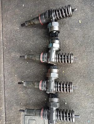 vând injectoare golf IV  1.9 TDi 1311 - imagine 5