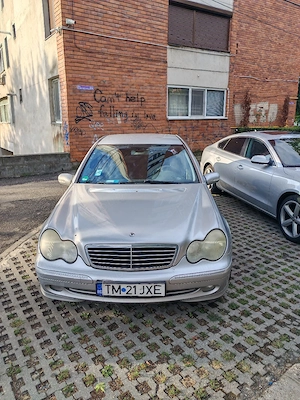 Vând Mercedes c 200 komlressor 1800 benzină 197000km an 1992 stare bună acte în regulă 3500eur.neg. - imagine 7