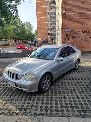 Vând Mercedes c 200 komlressor 1800 benzină 197000km an 1992 stare bună acte în regulă 3500eur.neg. - imagine 5