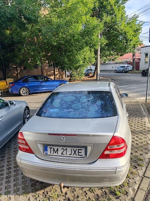 Vând Mercedes c 200 komlressor 1800 benzină 197000km an 1992 stare bună acte în regulă 3500eur.neg. - imagine 3