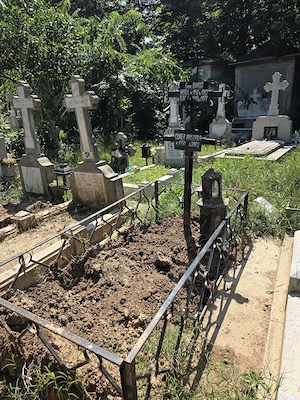 Loc  veci situat in Cimiturul  Izvorul  Nou