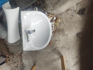 Vand chiuveta din ceramica ptr baie cu picior