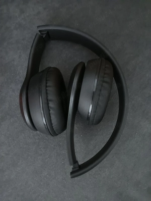 Casti wireless P47, negre, Bluetooth, microfon incorporat