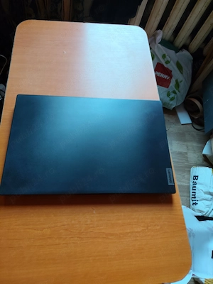 Vând laptop Lenovo w15g5 i3 8g rami ssd 256