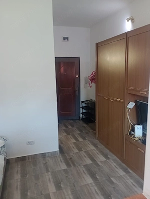 Închiriez garsonieră 