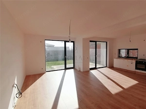 DUPLEX IN ZONA DE TOP - ASFALT -  INSTALATIE DE IRIGAT - imagine 3
