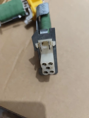 Rezistenta ventilator habitaclu regulator Opel Calibra Vectra A Astra F GM 90228759  - imagine 2