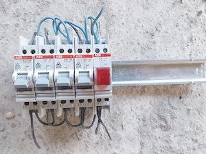Siguranțe electrice pe șină 