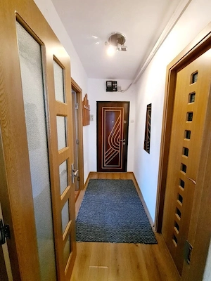 Inchiriez apartament cu doua camere in zona centrala - imagine 6