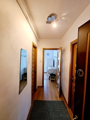 Inchiriez apartament cu doua camere in zona centrala - imagine 7