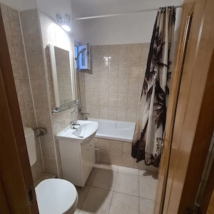 Inchiriez apartament cu doua camere in zona centrala - imagine 5