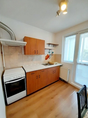 Inchiriez apartament cu doua camere in zona centrala - imagine 4