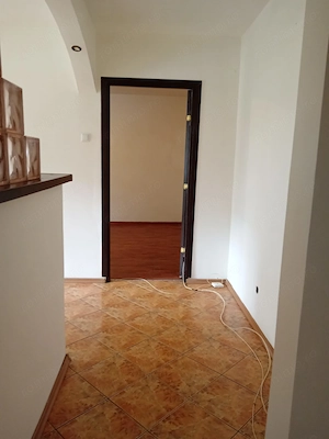 Vând apartament cu 2 camere ,cu balcon, parter, 48mp, fără boxă , PRECISTA , 65000 , preț negociabil - imagine 5